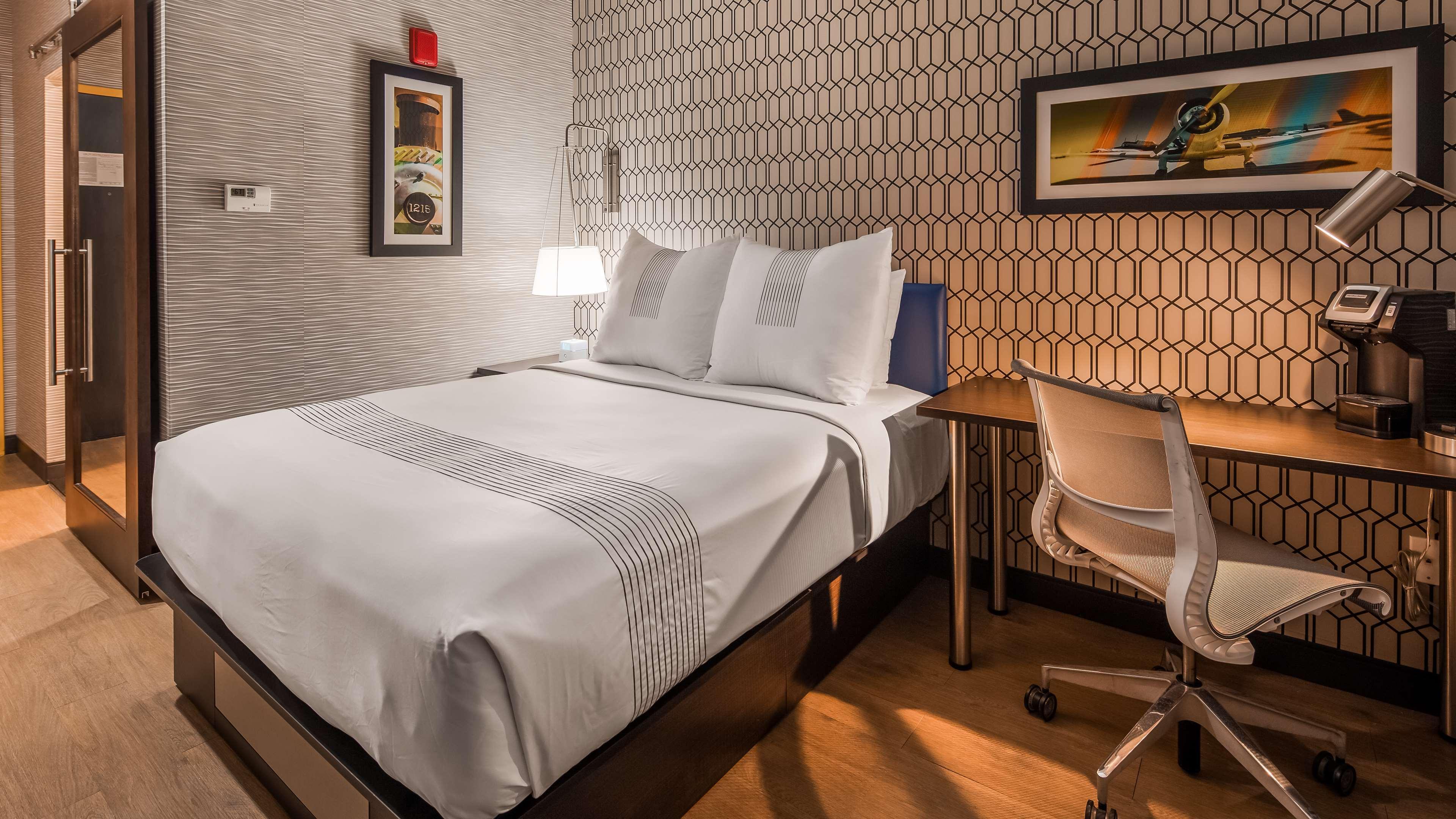 Glo Best Western Brooklyn Nyc New York Bagian luar foto