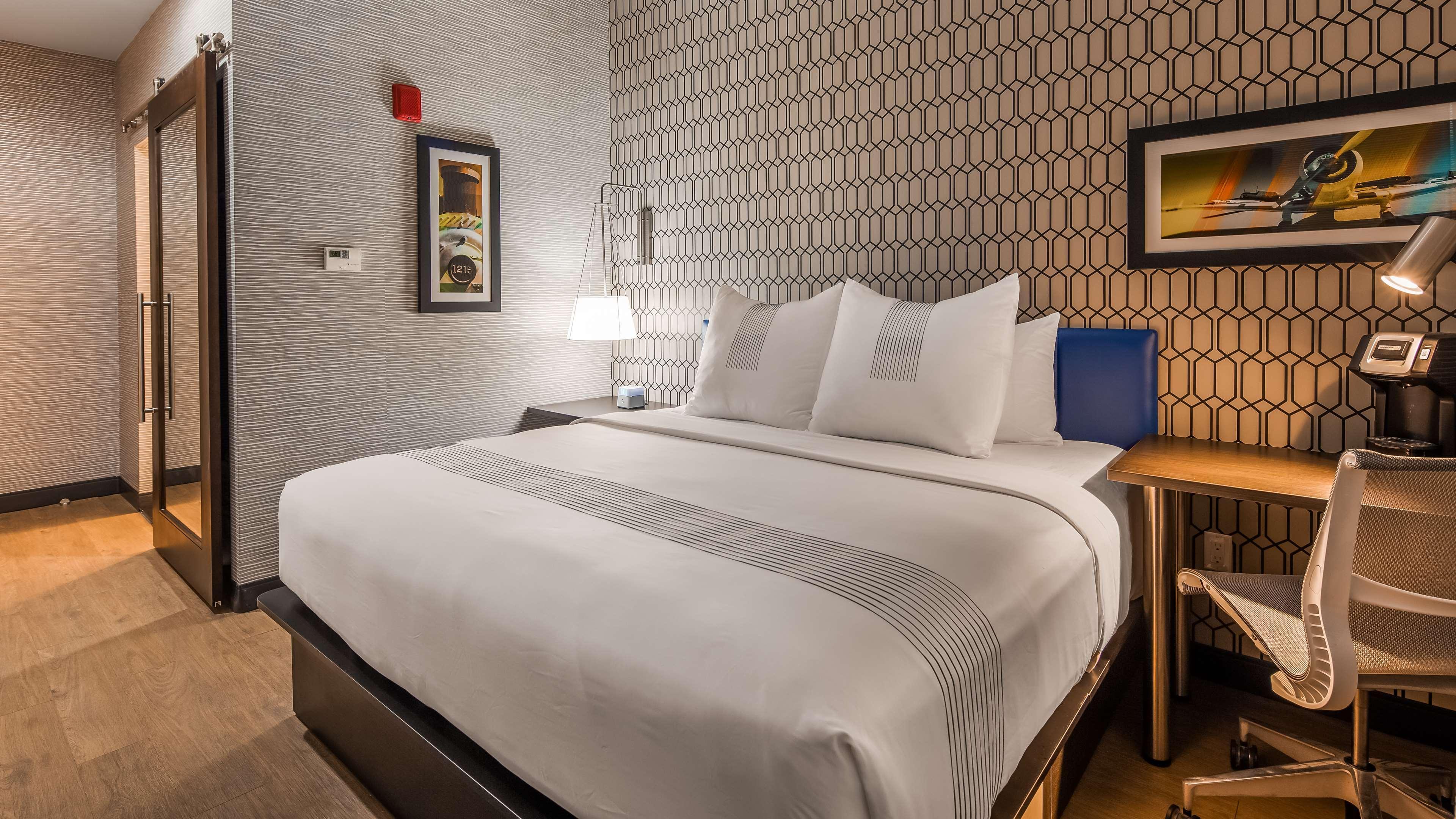 Glo Best Western Brooklyn Nyc New York Bagian luar foto